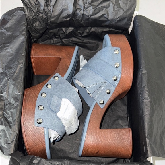 New in box Rebecca Minkoff Dusty Blue Suede Platform Clog with Studs - Picture 7 of 7